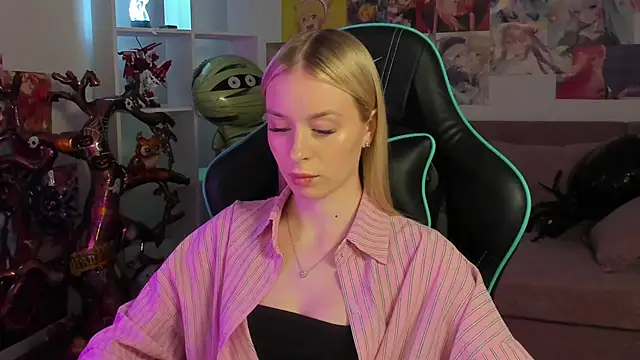 MiaGraces online show from 4, 11, 2025