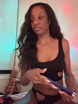 Snapshot of LoveDreaux chatting on 5, 12, 2025 LoveDreaux online show from 5, 12, 2025