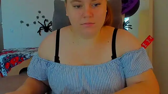 Snapshot of Liza-Mendez chatting on 1, 11, 2025 Liza-Mendez online show from 1, 11, 2025