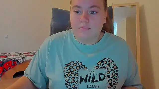 Snapshot of Liza-Mendez chatting on 4, 11, 2025 Liza-Mendez online show from 4, 11, 2025