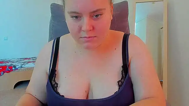 Snapshot of Liza-Mendez chatting on 12, 11, 2025 Liza-Mendez online show from 12, 11, 2025