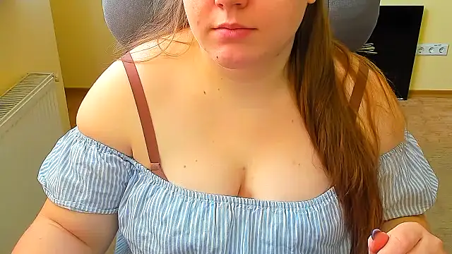 Snapshot of Liza-Mendez chatting on 21, 11, 2025 Liza-Mendez online show from 21, 11, 2025