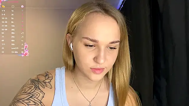 TanekaBoitel online show from 4, 10, 2025