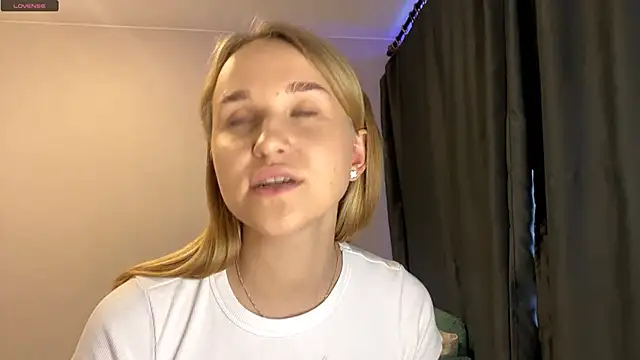 TanekaBoitel online show from 8, 10, 2025