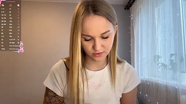 TanekaBoitel online show from 2, 12, 2025