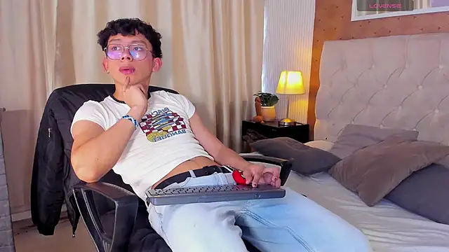 Snapshot of liam_twiink chatting on 14, 1, 2026 liam twiink online show from 14, 1, 2026