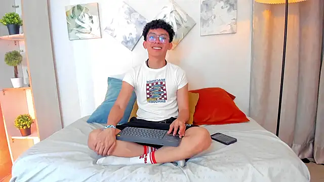 Snapshot of liam_twiink chatting on 18, 1, 2026 liam twiink online show from 18, 1, 2026