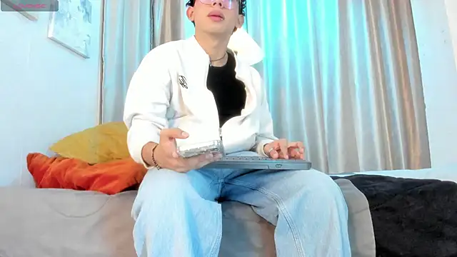 Snapshot of liam_twiink chatting on 23, 4, 2026 liam twiink online show from 23, 4, 2026