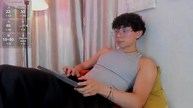 Snapshot of liam_twiink chatting on 6, 5, 2026 liam twiink online show from 6, 5, 2026