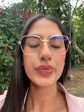 Snapshot of Julieta_Duque chatting on 17, 12, 2025 Julieta Duque online show from 17, 12, 2025