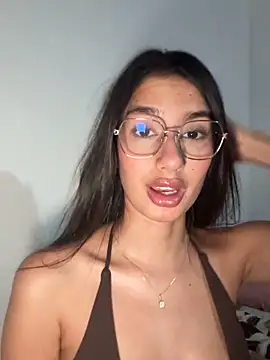 Snapshot of Julieta_Duque chatting on 18, 5, 2026 Julieta Duque online show from 18, 5, 2026