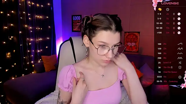 LinaBlossom  online show from 7, 10, 2025