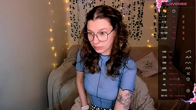 LinaBlossom  online show from 18, 10, 2025