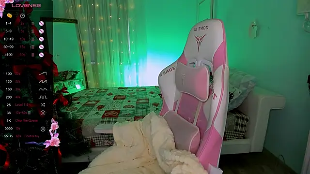 Snapshot of LinaBlossom_ chatting on 17, 12, 2025 LinaBlossom online show from 17, 12, 2025