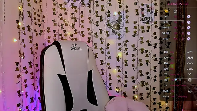 Snapshot of LinaBlossom_ chatting on 1, 2, 2026 LinaBlossom online show from 1, 2, 2026