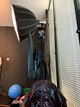 Snapshot of YY-27 chatting on 14, 11, 2025 YY-27 online show from 14, 11, 2025