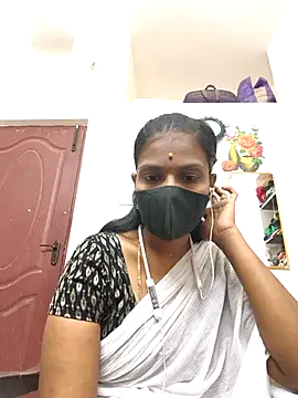 Snapshot of Tamil_Yalini12 chatting on 6, 4, 2026 Tamil Yalini12 online show from 6, 4, 2026