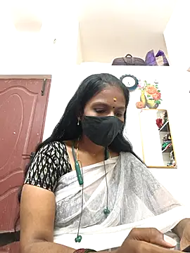 Snapshot of Tamil_Yalini12 chatting on 17, 4, 2026 Tamil Yalini12 online show from 17, 4, 2026