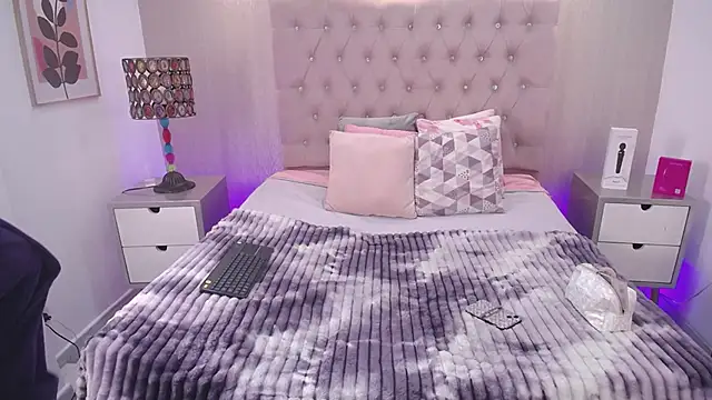 Snapshot of EmilyCley chatting on 5, 12, 2025 EmilyCley online show from 5, 12, 2025