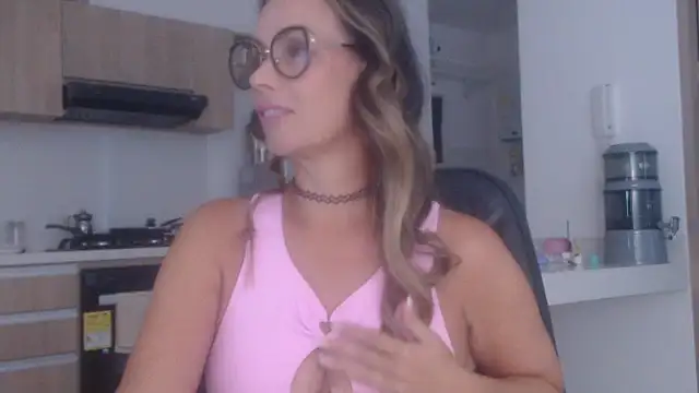 LovePaula online show from 23, 11, 2025