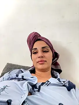 Snapshot of Giullyaxx chatting on 16, 10, 2025 Giullyaxx online show from 16, 10, 2025