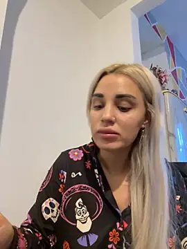 Snapshot of Giullyaxx chatting on 16, 11, 2025 Giullyaxx online show from 16, 11, 2025