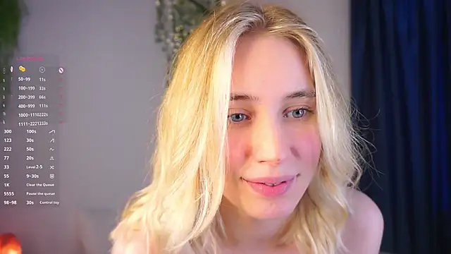 Snapshot of HoneyRay chatting on 8, 11, 2025 HoneyRay online show from 8, 11, 2025