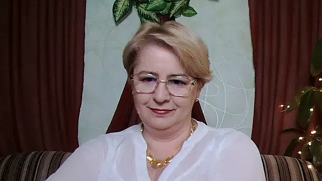 Snapshot of Selena-Velvet chatting on 1, 10, 2025 Selena-Velvet online show from 1, 10, 2025