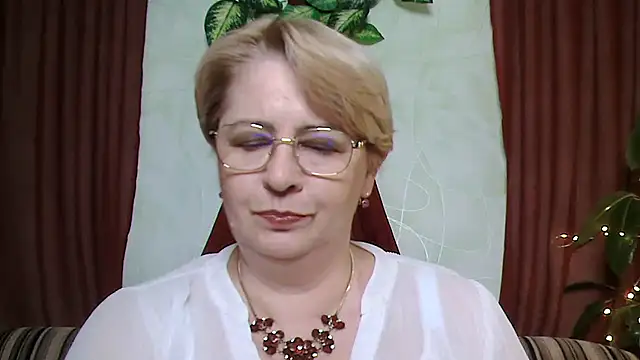 Snapshot of Selena-Velvet chatting on 3, 10, 2025 Selena-Velvet online show from 3, 10, 2025