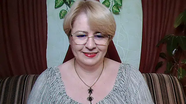 Snapshot of Selena-Velvet chatting on 12, 10, 2025 Selena-Velvet online show from 12, 10, 2025