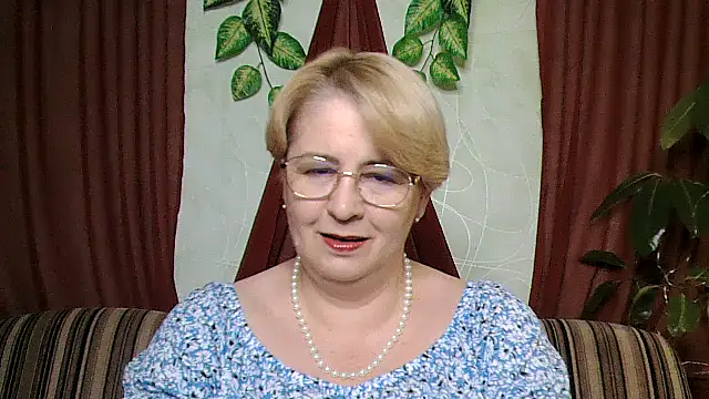 Snapshot of Selena-Velvet chatting on 16, 10, 2025 Selena-Velvet online show from 16, 10, 2025