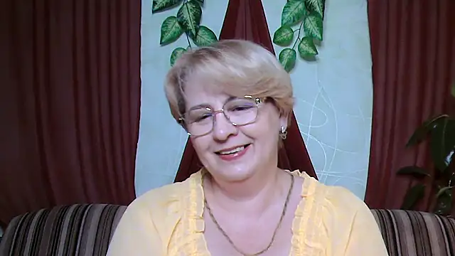 Snapshot of Selena-Velvet chatting on 17, 10, 2025 Selena-Velvet online show from 17, 10, 2025