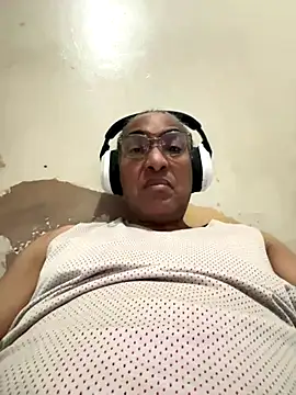 Snapshot of MrRainmak3r chatting on 10, 11, 2025 MrRainmak3r online show from 10, 11, 2025