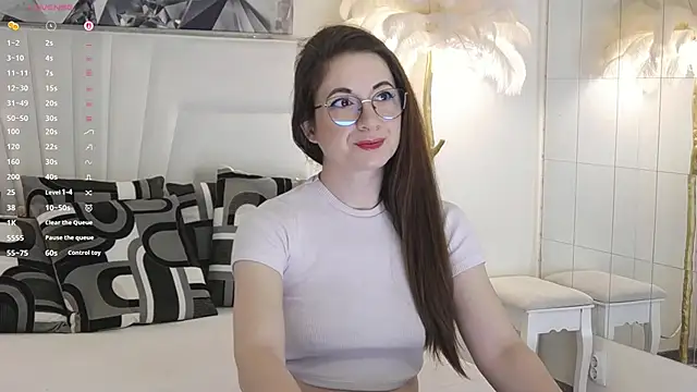 Snapshot of JennaClover chatting on 8, 5, 2026 JennaClover online show from 8, 5, 2026