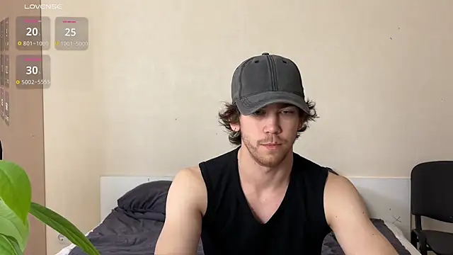 Snapshot of luca_syn chatting on 15, 10, 2025 luca syn online show from 15, 10, 2025