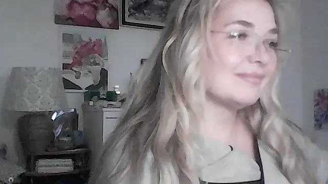 Myrienna online show from 23, 11, 2025