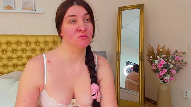 TrishaDarks online show from 2, 4, 2026