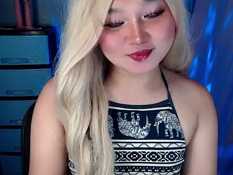 Eyes-on-me online show from 3, 10, 2025