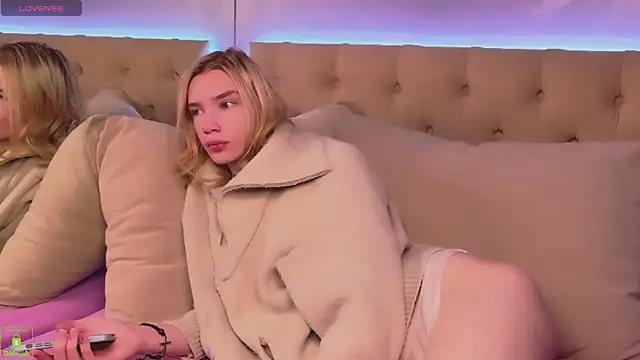 Snapshot of RobertDevine chatting on 16, 12, 2025 RobertDevine online show from 16, 12, 2025