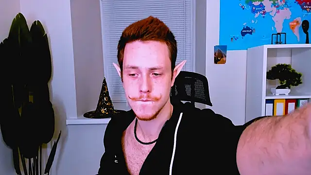 LeoMooree online show from 30, 10, 2025