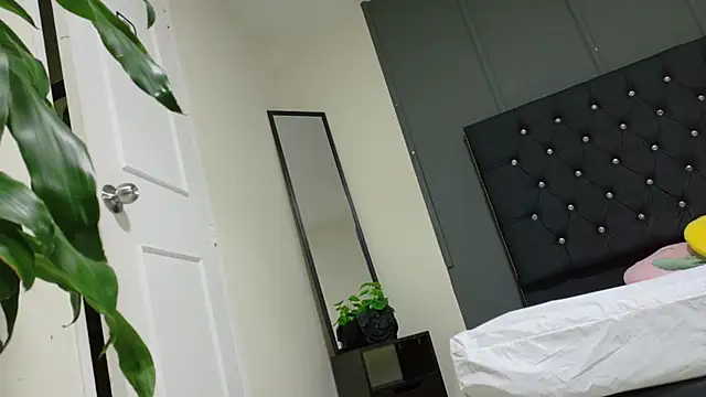 Kataaleya  12 online show from 2, 12, 2025