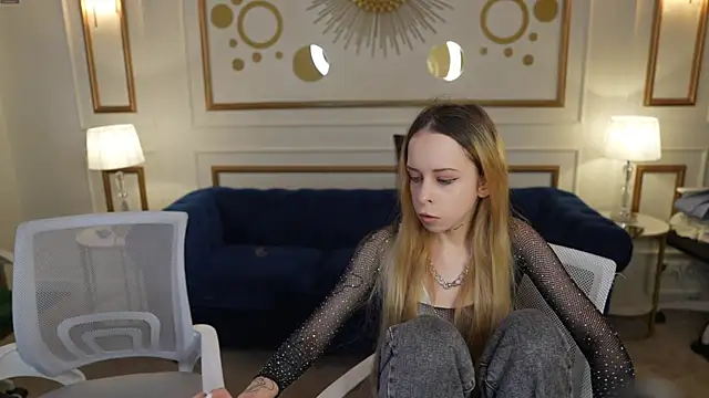 Luchi Sun online show from 3, 12, 2025