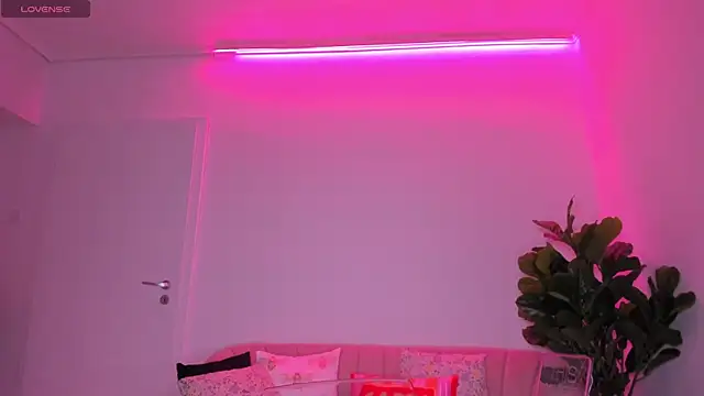 TiaBelle online show from 4, 10, 2025