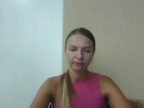 Snapshot of Domiraya chatting on 3, 10, 2025 Domiraya online show from 3, 10, 2025