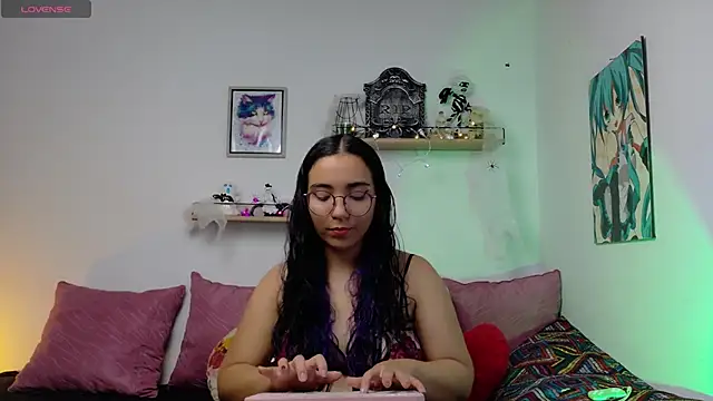 LucyDerby online show from 28, 10, 2025