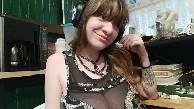 Snapshot of maribel672 chatting on 4, 10, 2025 maribel672 online show from 4, 10, 2025