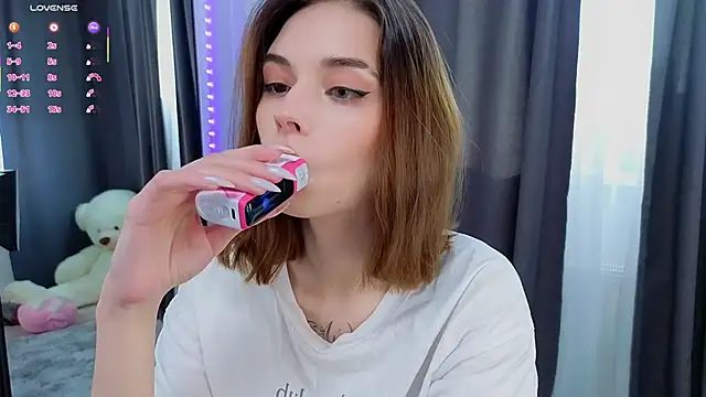 Snapshot of LunaraRada chatting on 21, 10, 2025 LunaraRada online show from 21, 10, 2025