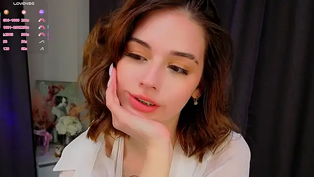 Snapshot of LunaraRada chatting on 27, 10, 2025 LunaraRada online show from 27, 10, 2025