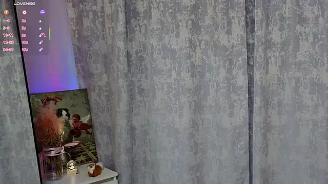 Snapshot of LunaraRada chatting on 10, 11, 2025 LunaraRada online show from 10, 11, 2025