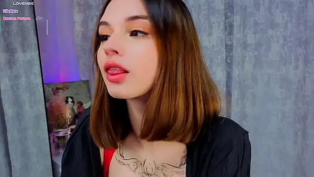 Snapshot of LunaraRada chatting on 11, 11, 2025 LunaraRada online show from 11, 11, 2025